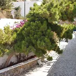Homer's Hotel Chora (Ios)