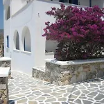 Homer's Hotel Chora